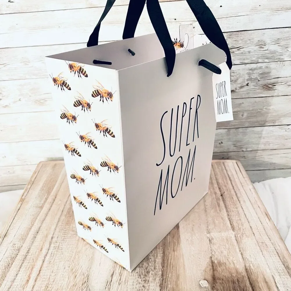 NWT Rae Dunn White Super Mom gift bag with bees & hanging to:/from: little card